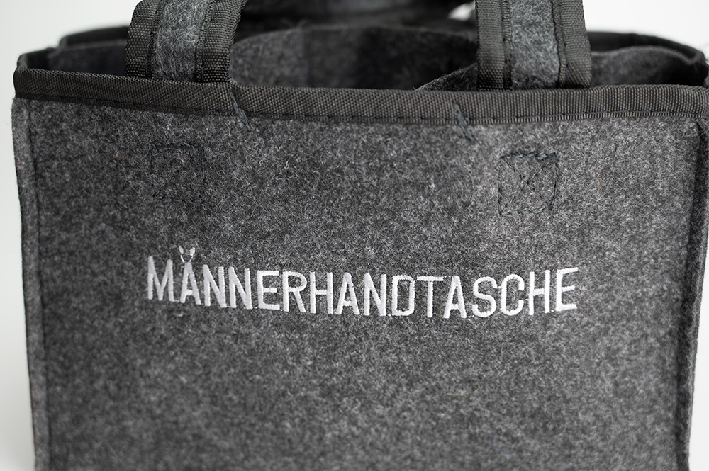 Mannerhandtasche-Detail Männerhandtsche - Hochwertiger Stick auf Filztasche