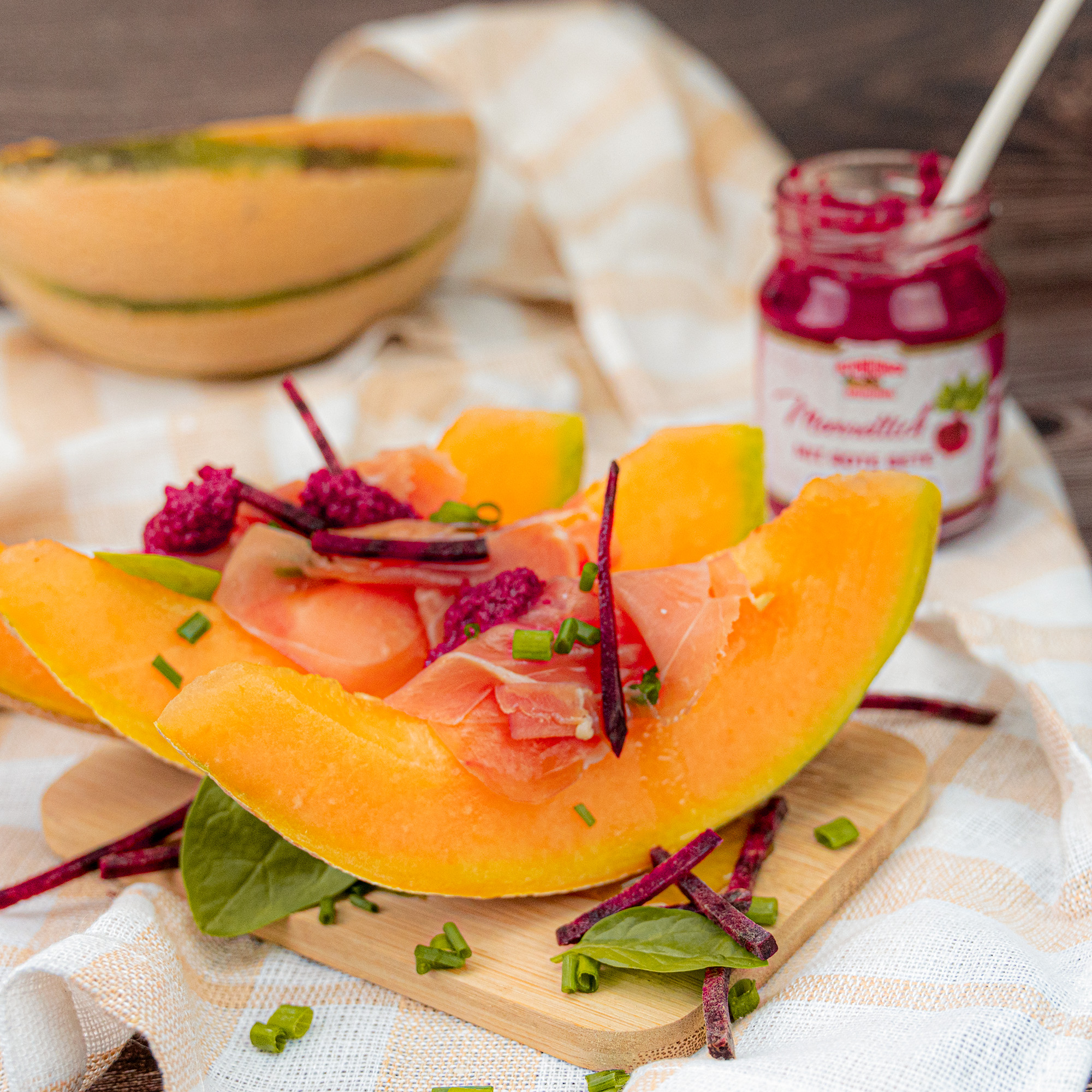 Rote Bete Meerrettich mit Serrano Schinken und Melone