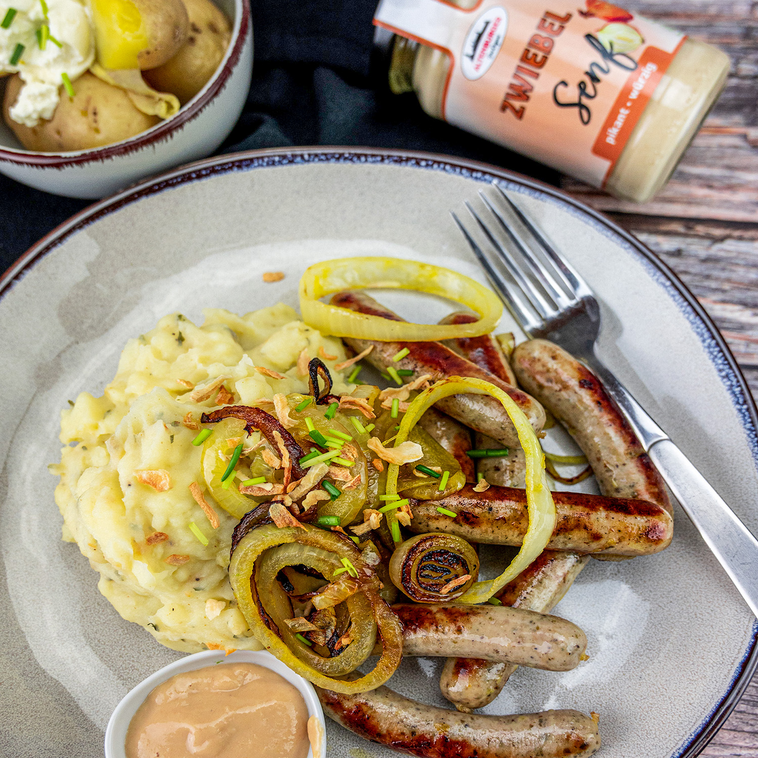 zwiebel senf mit kartoffel und wuerstchen