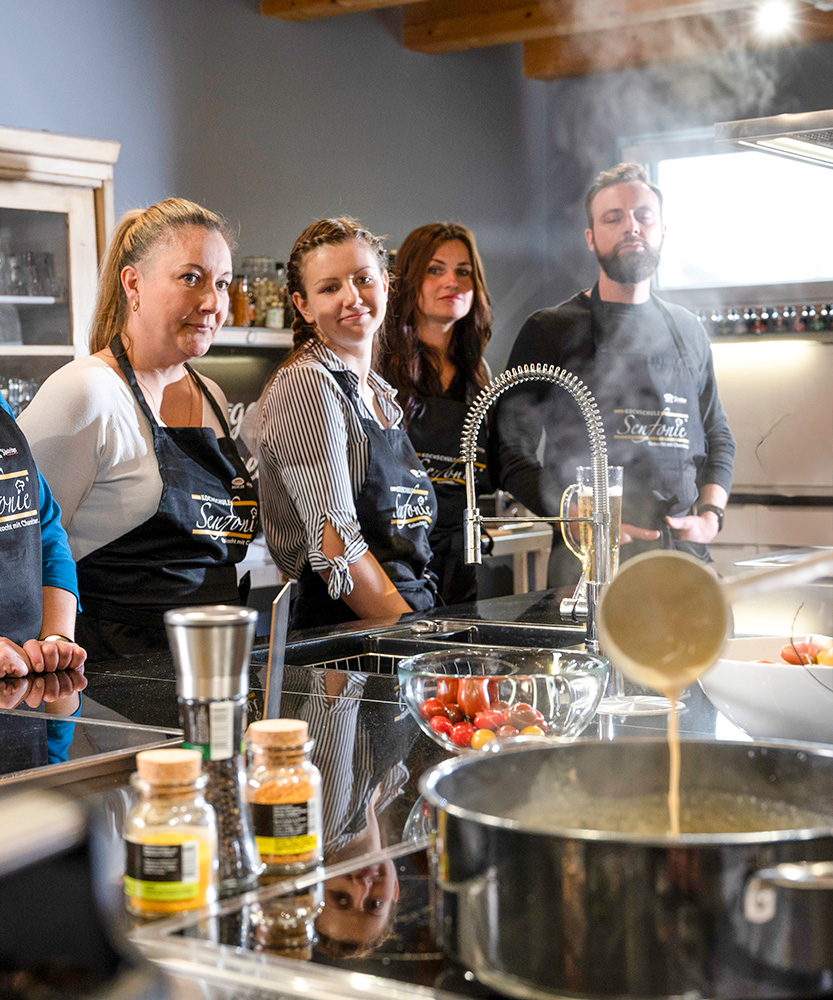 gaeste kochschule senfonie hinter dampfenden kochtoepfen gaeste kochschule senfonie hinter dampfenden kochtoepfen