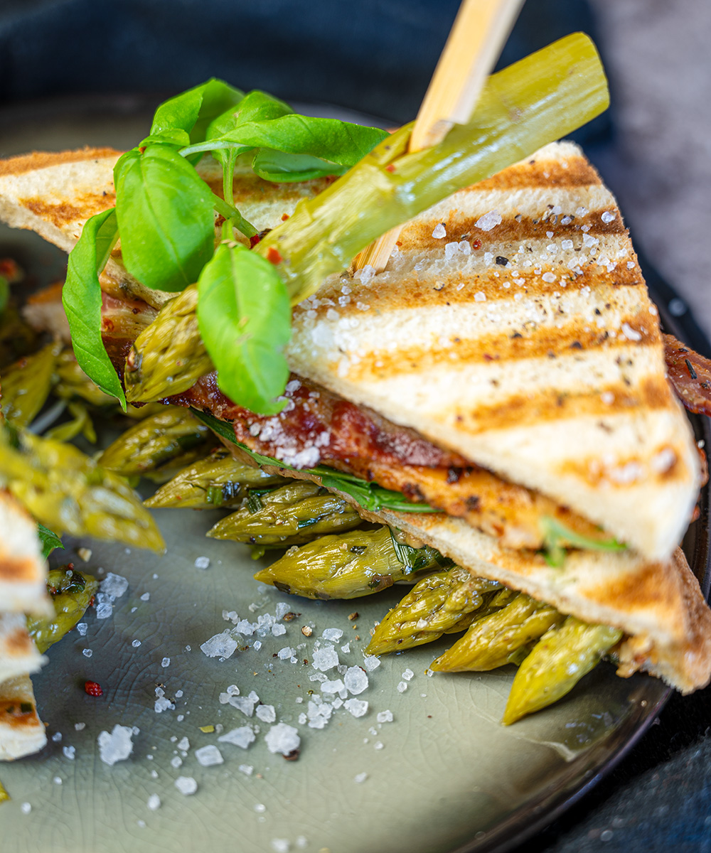 gegrilltest toast mit spargel und schinken gegrilltes toast mit spargel und schinken