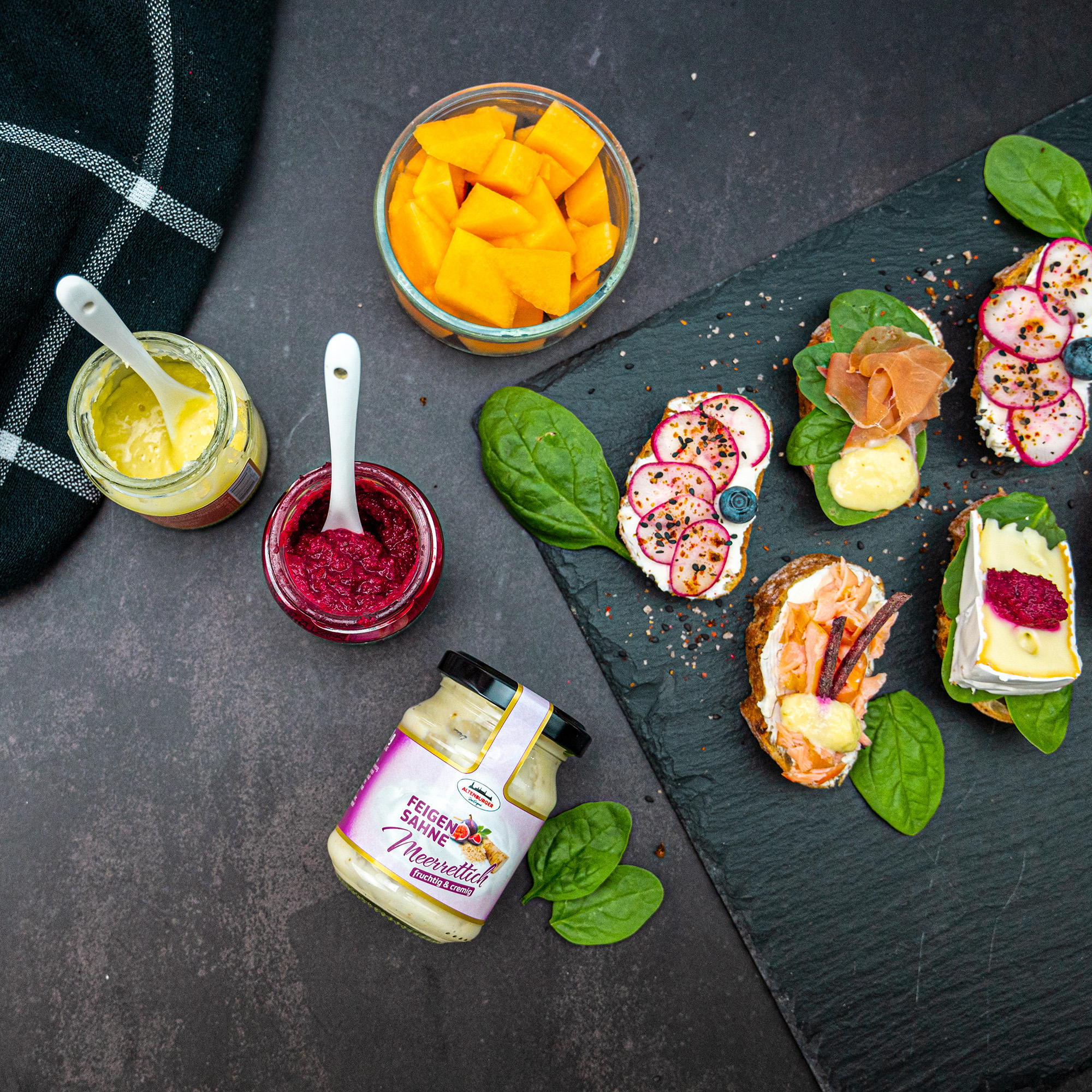 Frucht-Sahne-Meerrettich mit Häppchen