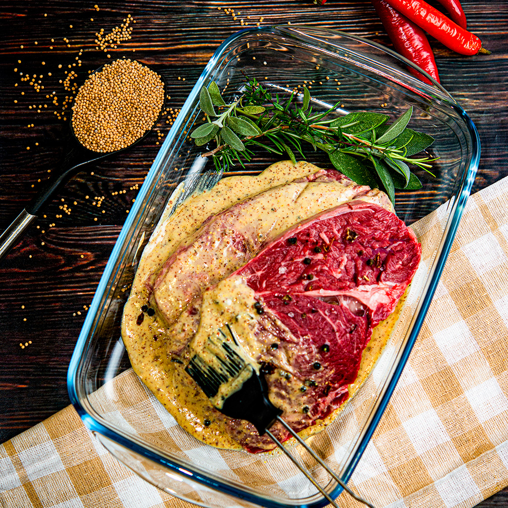 fleisch mariniert mit groben senf