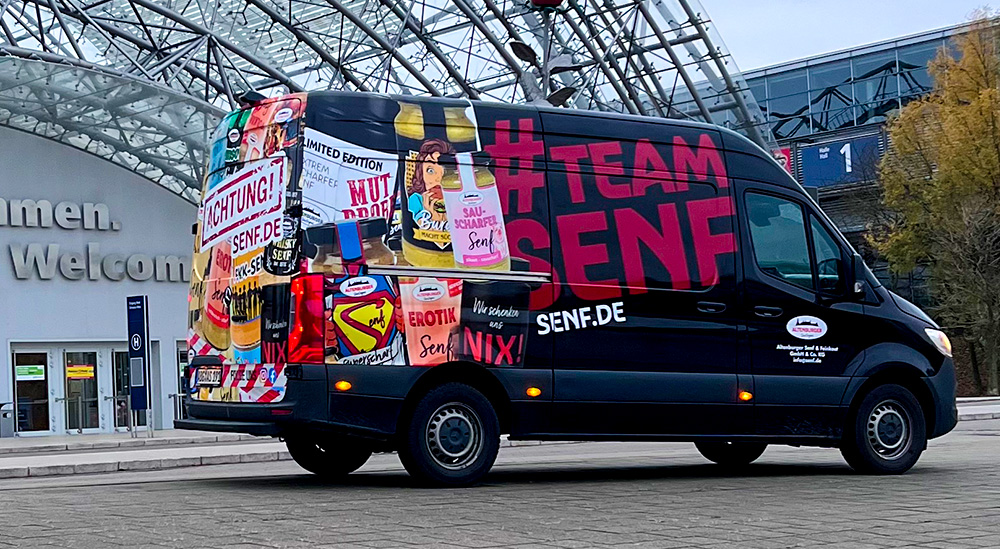 Deko team senf transporter vor leipziger messe Deko team senf transporter vor leipziger messe