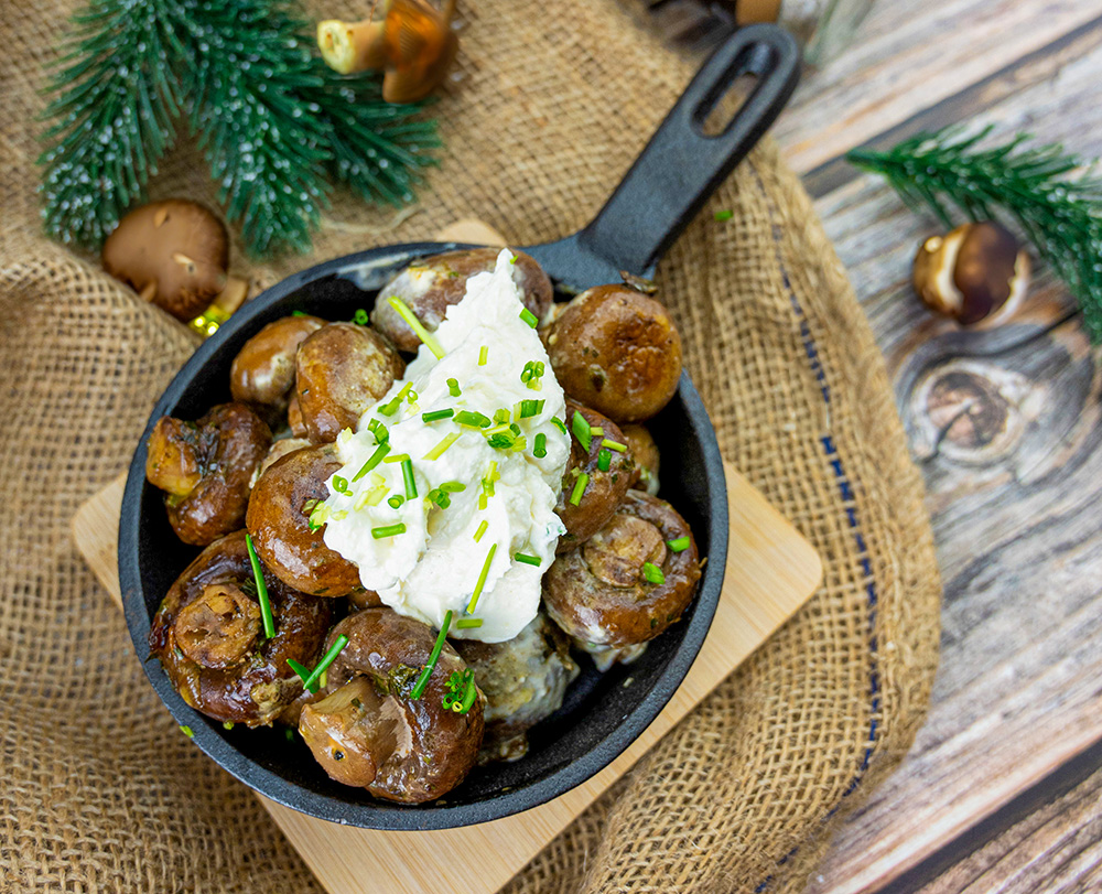 pilzfpanne mit dip Champignon-Pfanne mit Knobi-Dip