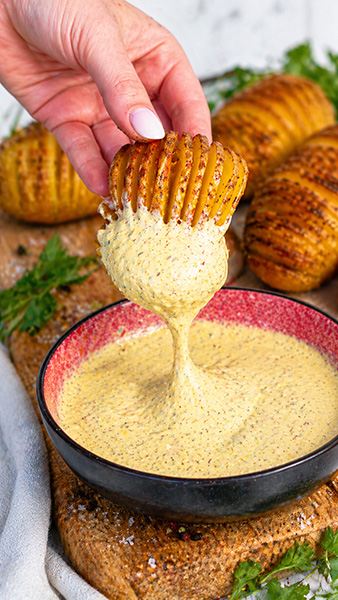 Knusprige Fächerkartoffeln mit Bratkartoffel Gewürz & Honig-Dill Senf Dip