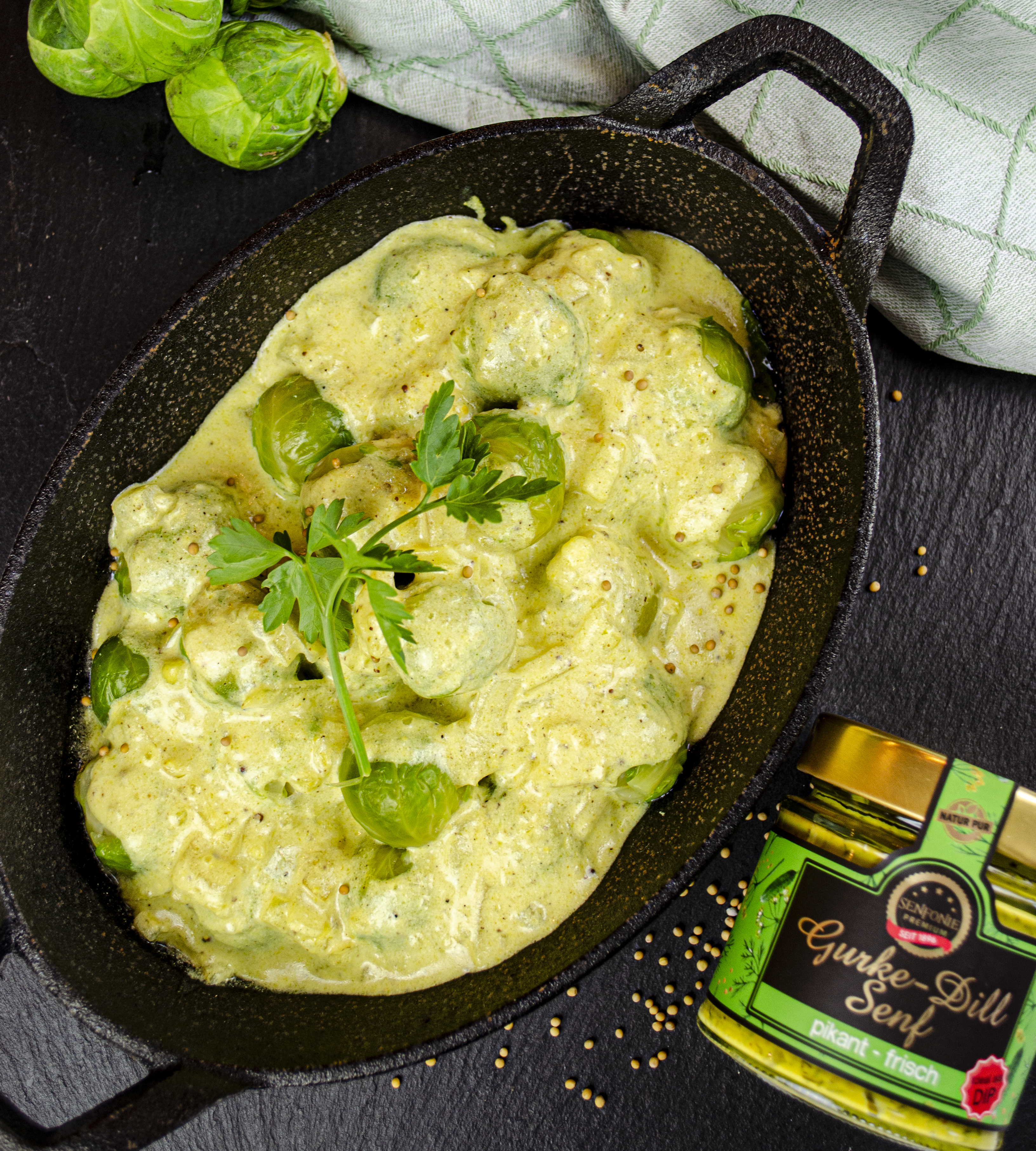 Der aromatische Gurke Dill Senf schmeckt hervorragend ind Saucen und Dips.