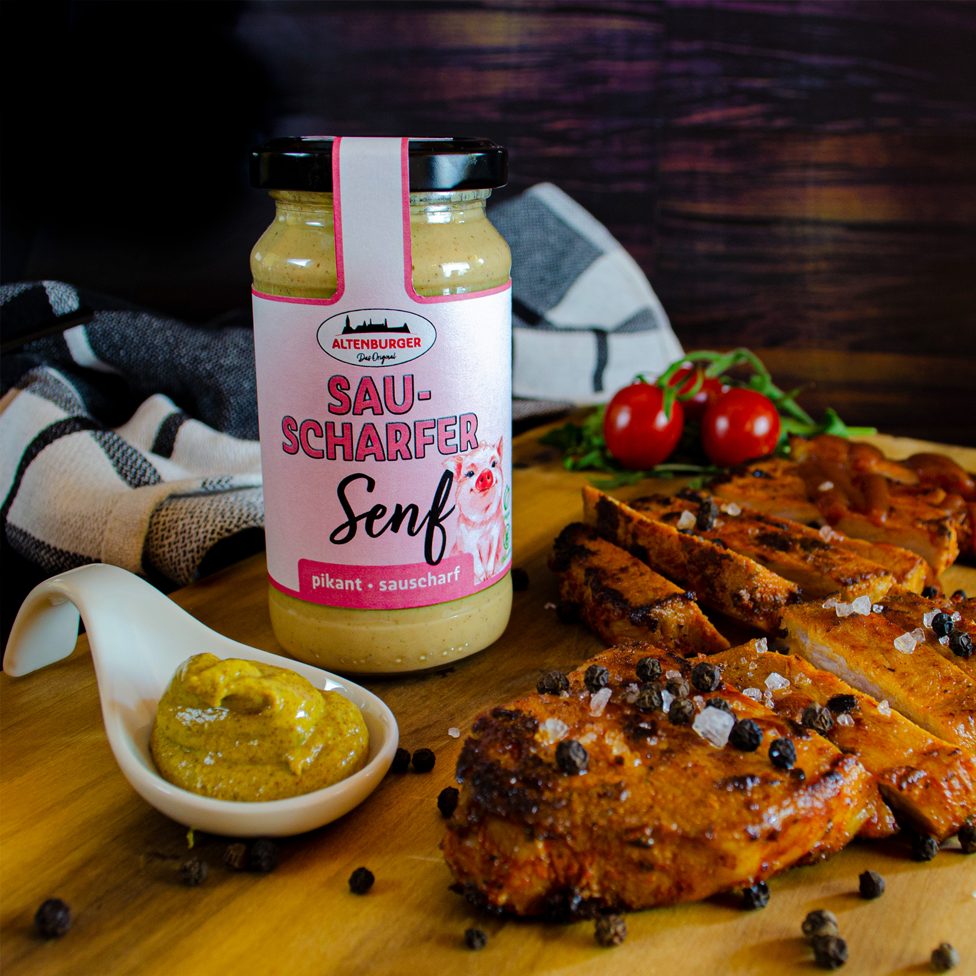 Sauscharfer Senf mit schwarzem Pfeffer