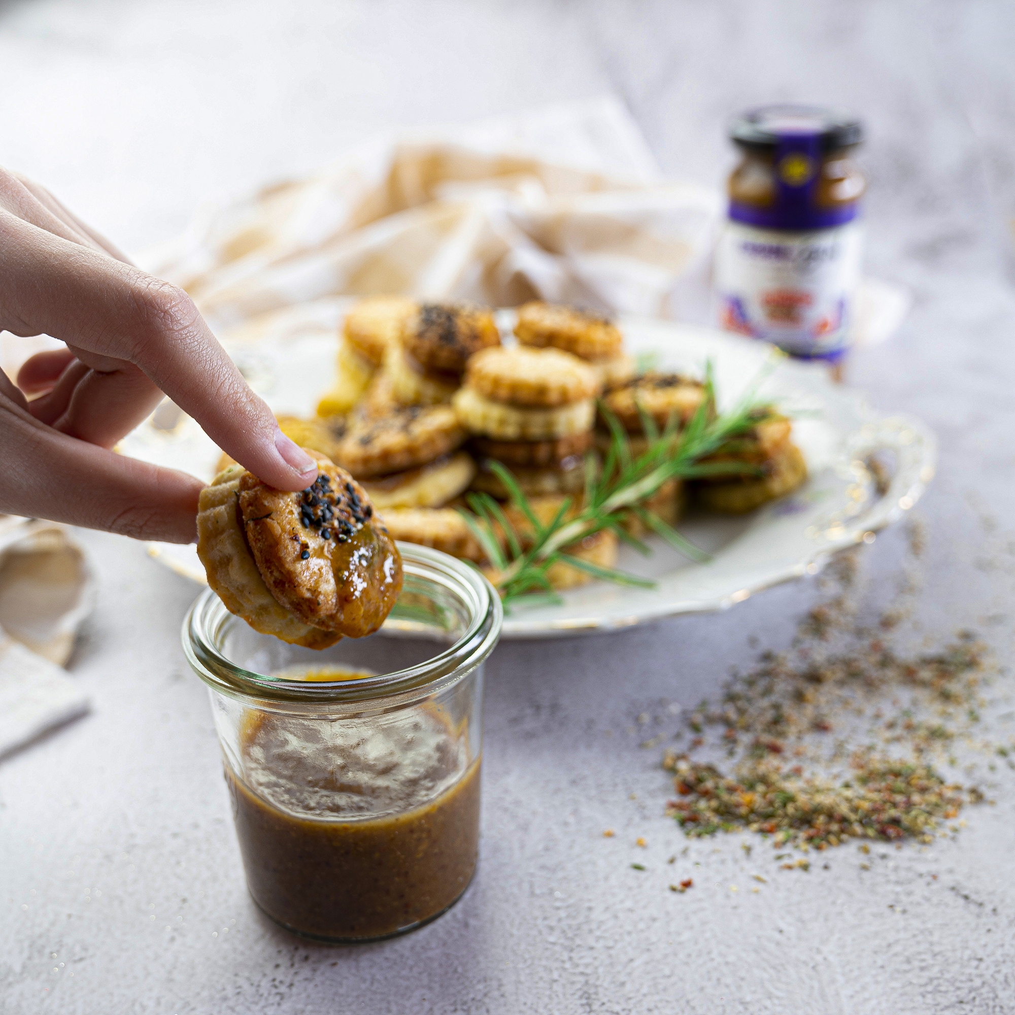 Feigen Senf mit Fruchtaufstrich ist ein leckerer Dip oder Sauce zu herzhaften Gebäck.