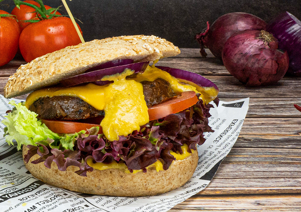saftiger burger mit dinkelbund und burger sauce burger mit burger sauce