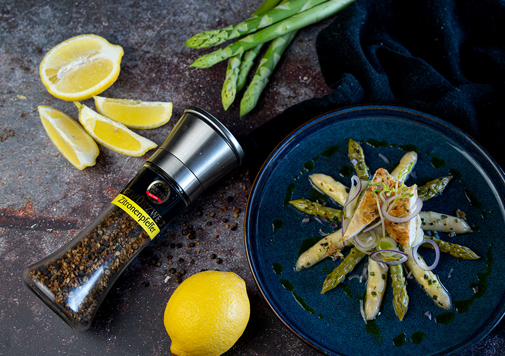 haehnchen auf spargel mit zitronenpfeffer muehle haehnchen auf spargel mit zitronenpfeffer muehle