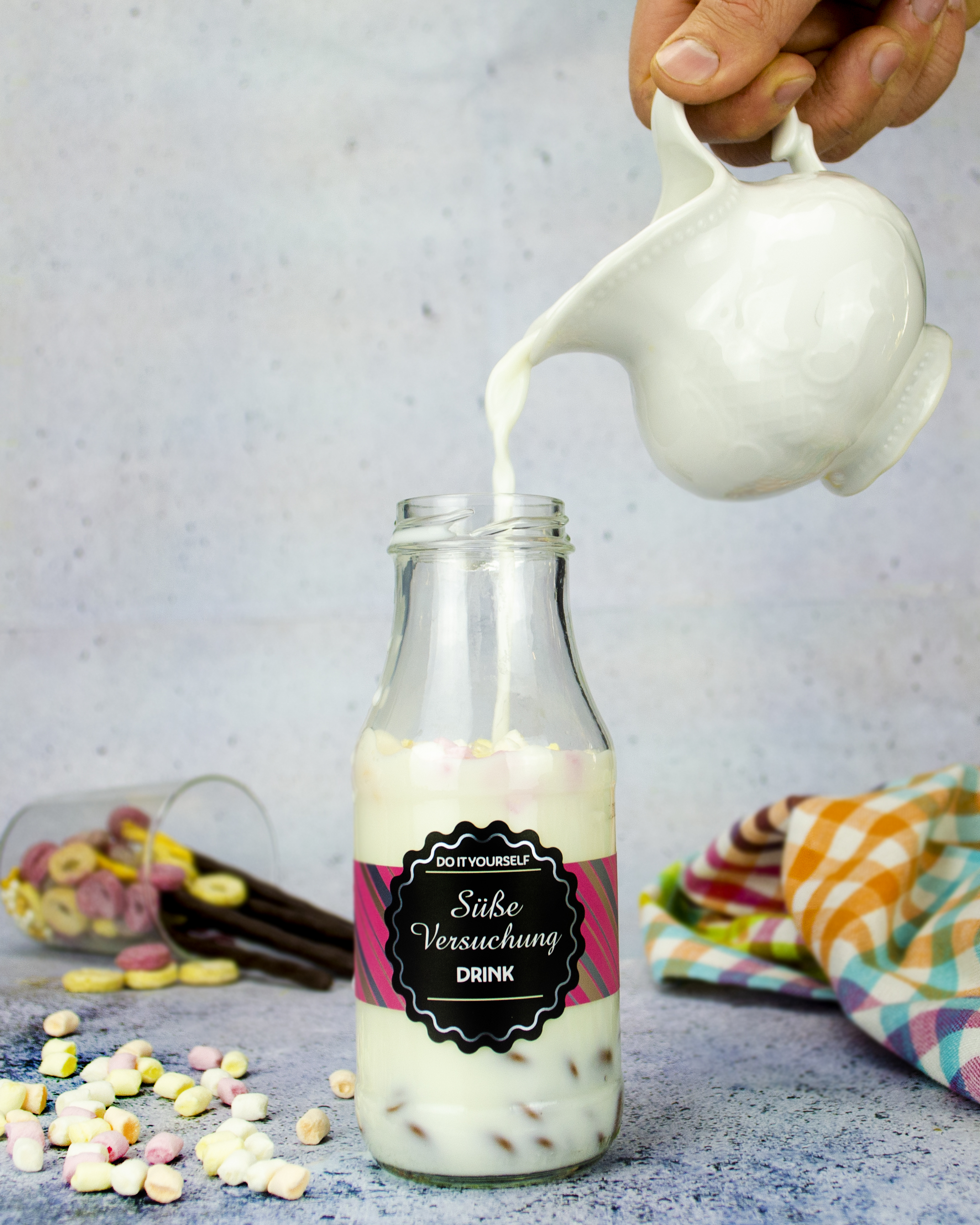 Süße Versuchung Drink mit weißer Schokolade und Marshmallows einfach mit Milch auffüllen.