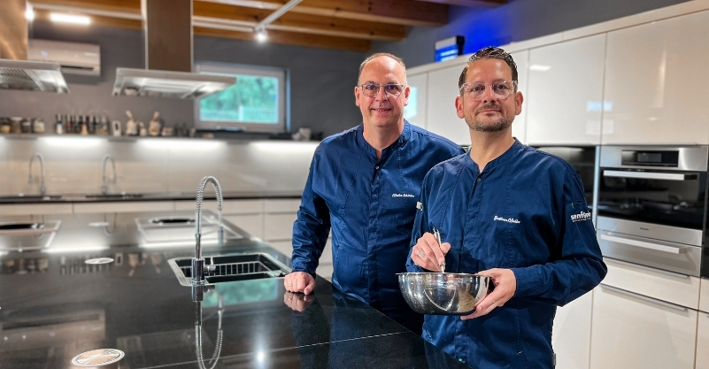 Deko: Küchenmeister Martin Schlösser und Koch Bastian Müller in der Senfonie