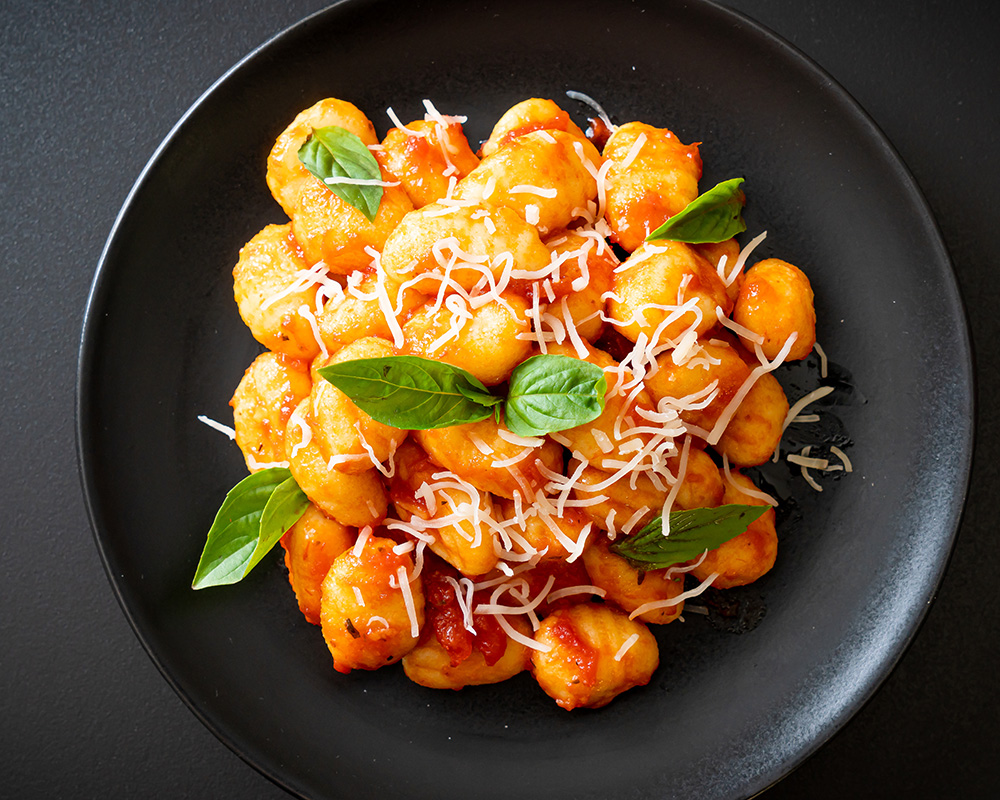 Bella-ItaliaGW9ZNpoFSyLsZ pasta mit nudelsauce