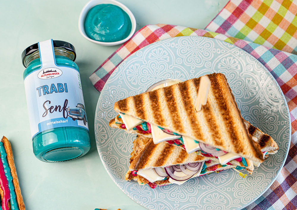 trabi senf mit sandwich trabi senf mit sandwich