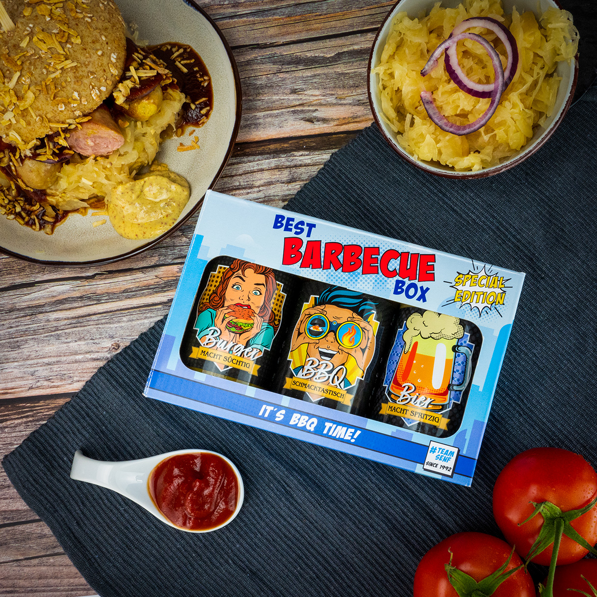 Best-Barbecue-Box-Bratwurst-Burger-Sauerkraut-SENFDE Best Barbecue Box gefüllt mit Burger Sauce, BBQ Sauce und Bier Senf