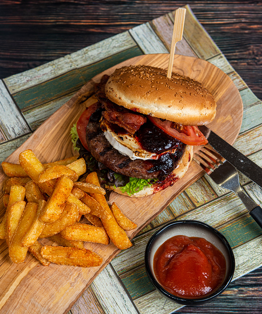 burger mit ziegenkaese und pommes burger mit ziegenkaese und pommes