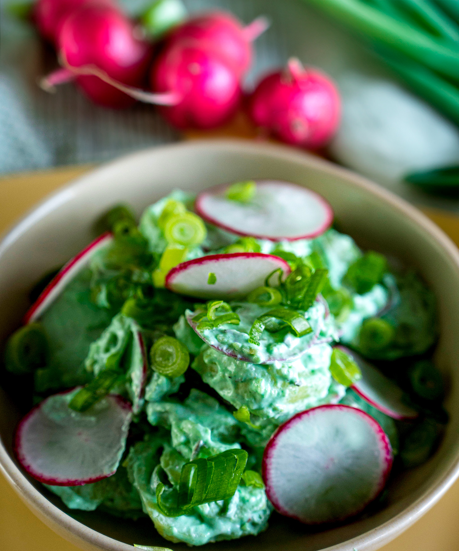 Kartoffel-Radieschen-Salat mit grünem Senfdressing Kartoffel-Radieschen-Salat mit grünem Senfdressing