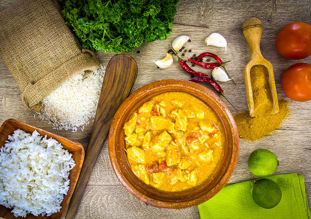 curry hähnchen mit reis curry hähnchen mit reis