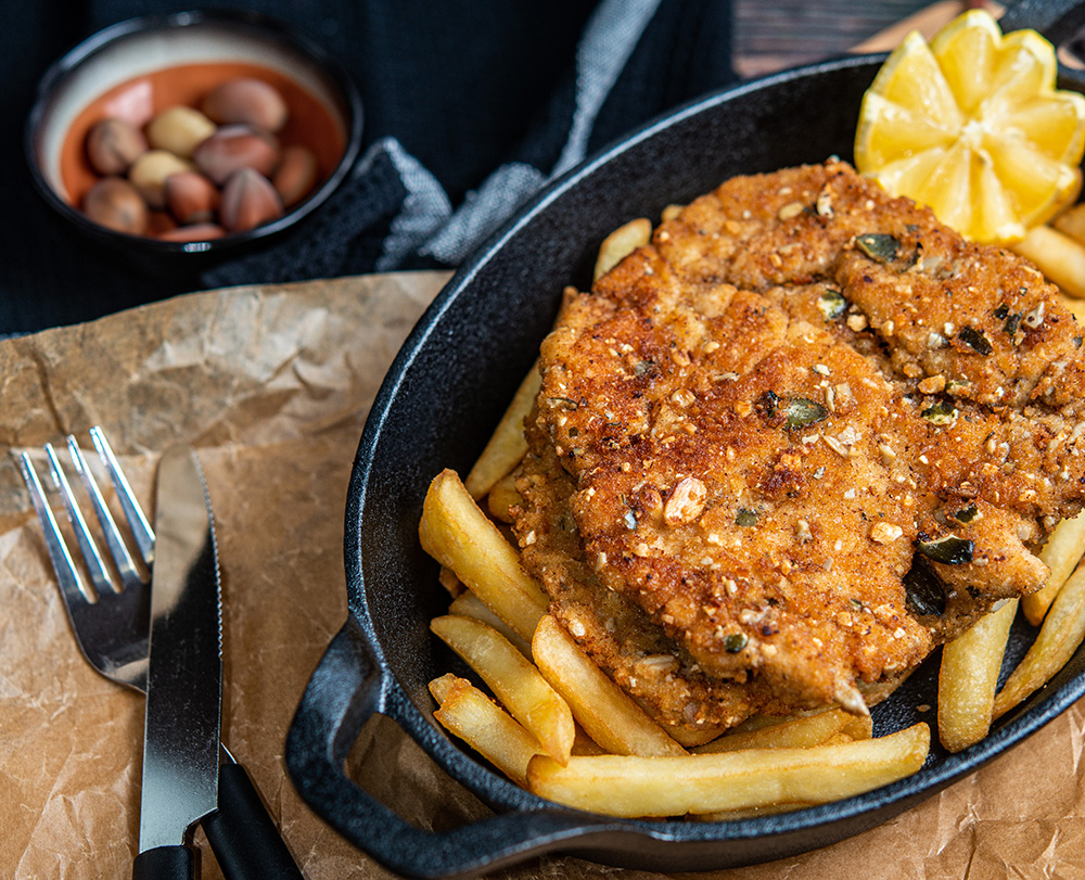 schnitzel mit nusskruste Zartes Schnitzel mit Nusspanade