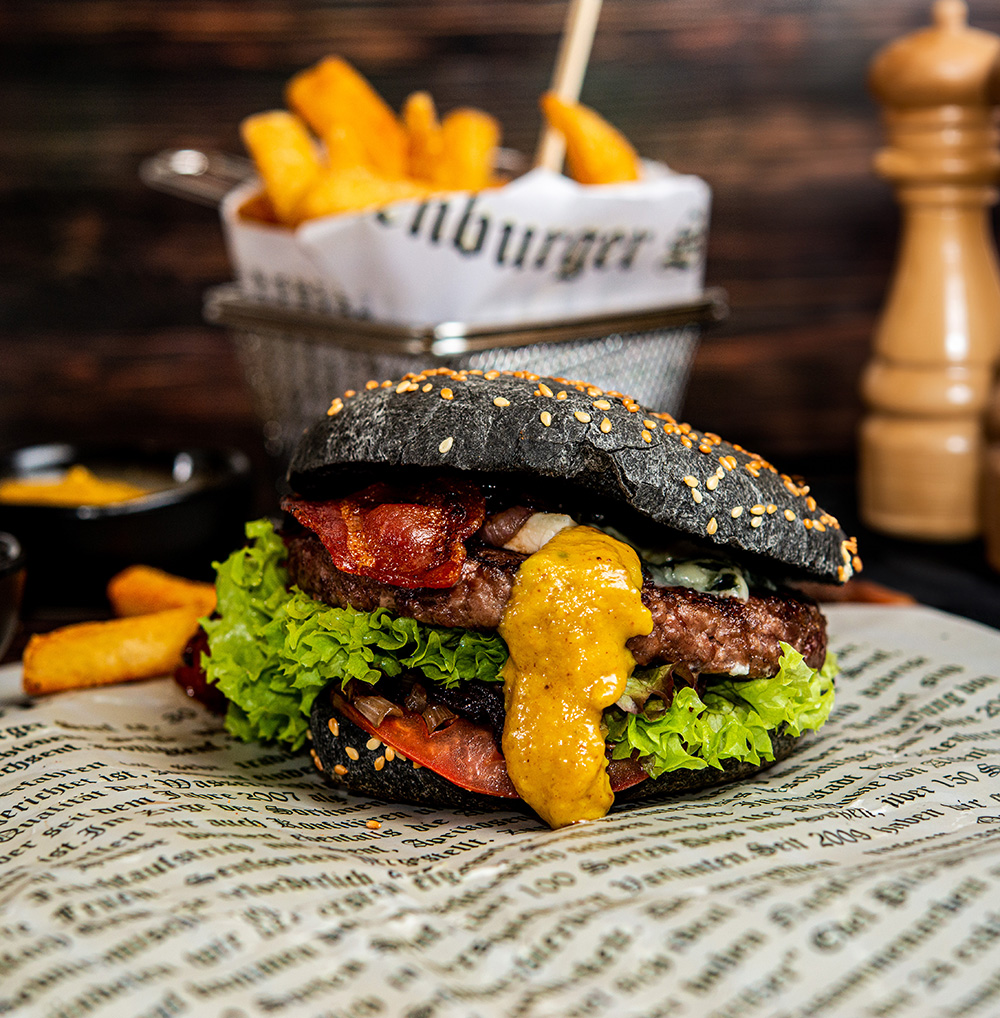 black burger mit burgersauce black burger mit burgersauce