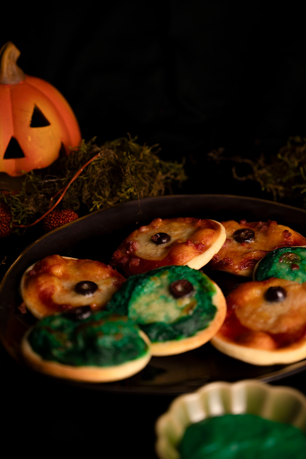 Gruselige Halloween-Pizza-Augen 