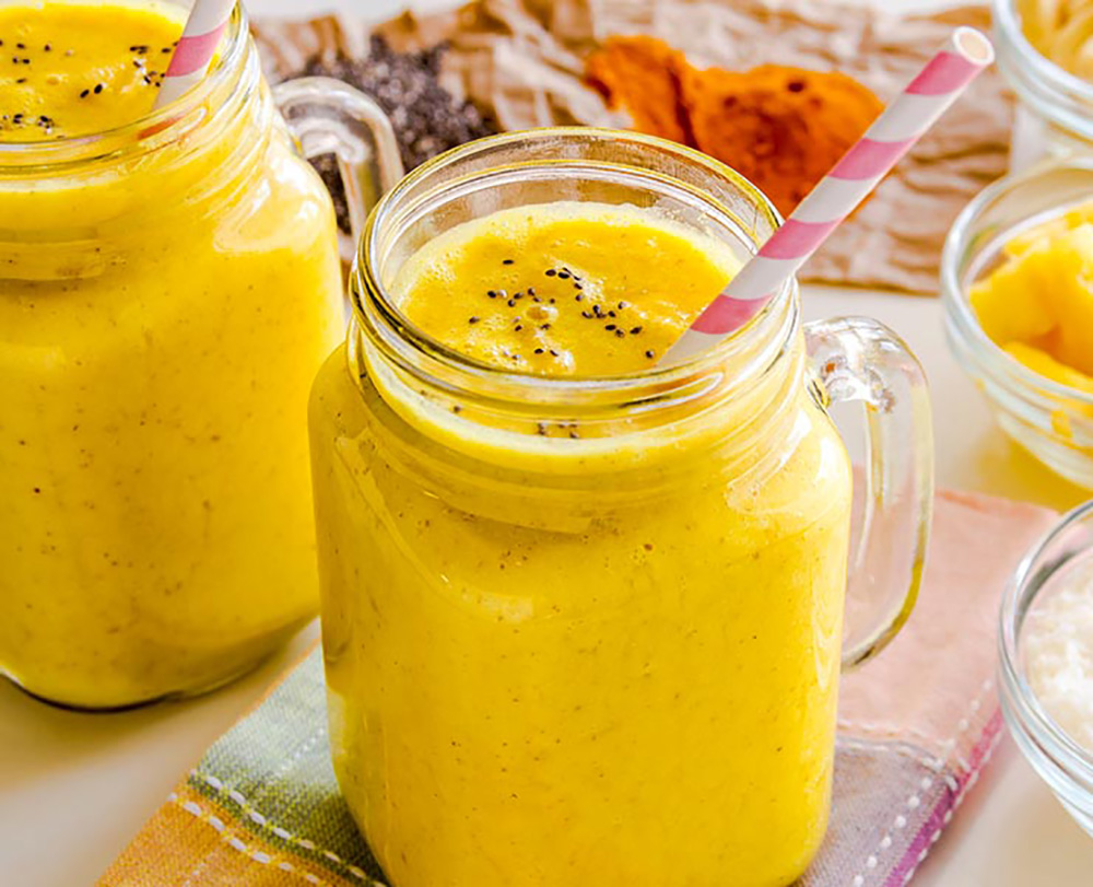fruchtiger smoothie Fruchtiger "Goldene Milch" Smoothie