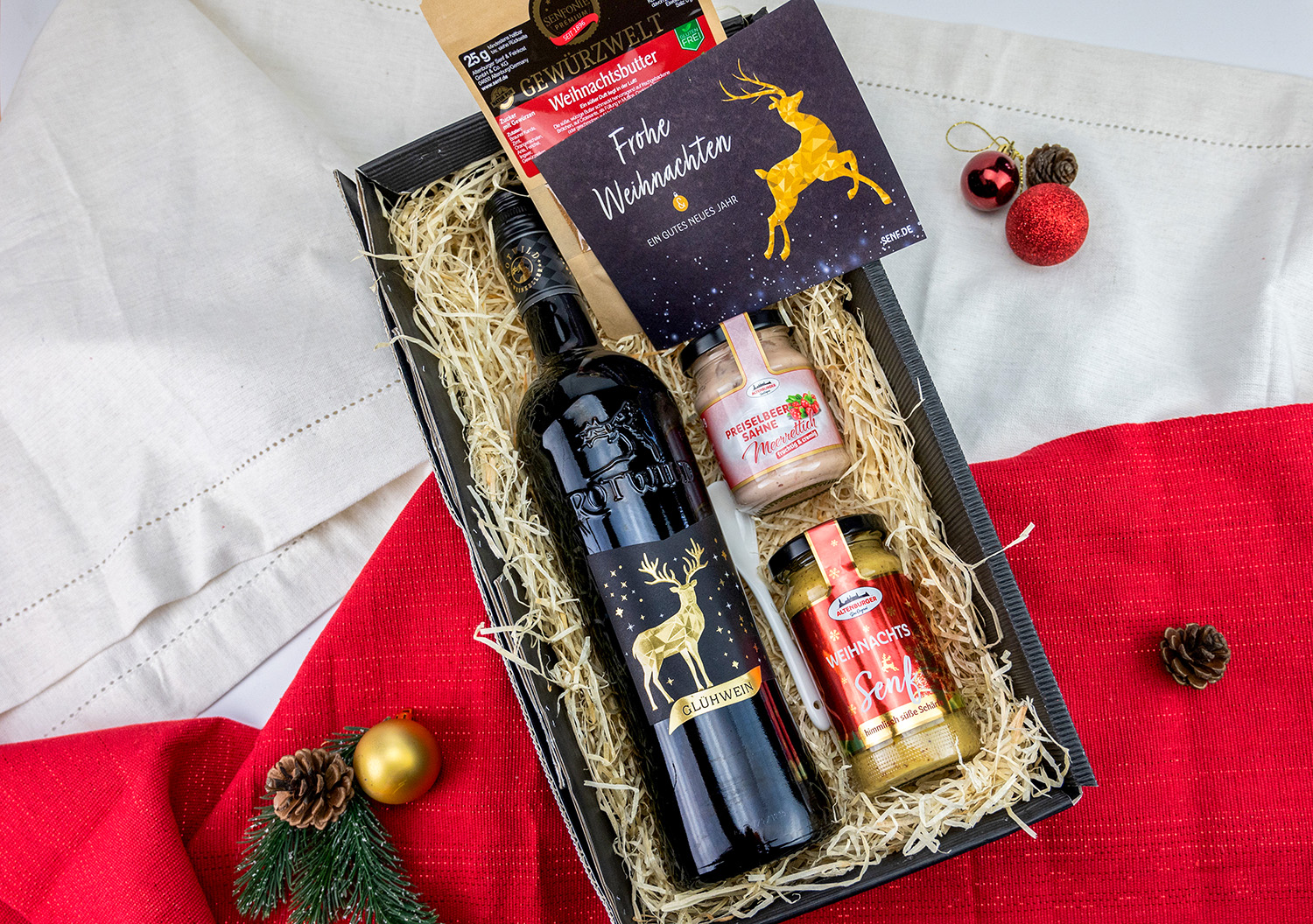 weihnachtsgeschenk mit gluehwein weihnachtsgeschenk mit gluehwein