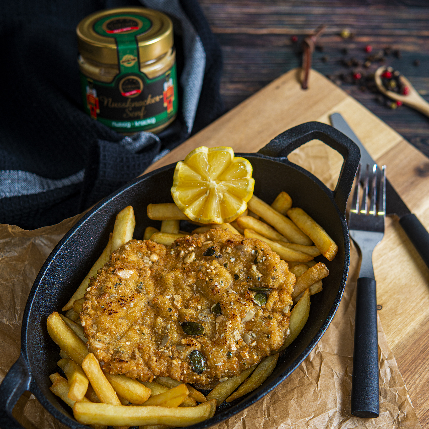 33354-Premium-Weihnachtskiste-Nussknacker-Senf-03092020