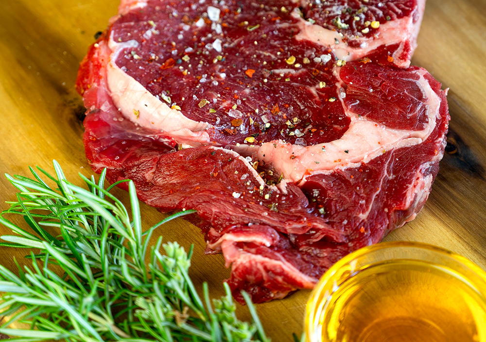 steak mit gewuerzen, rosmarin und senfoel steak mit gewuerzen, rosmarin und senfoel