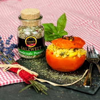 Gefüllte Fleischtomate mit Gewürzsalz Provence