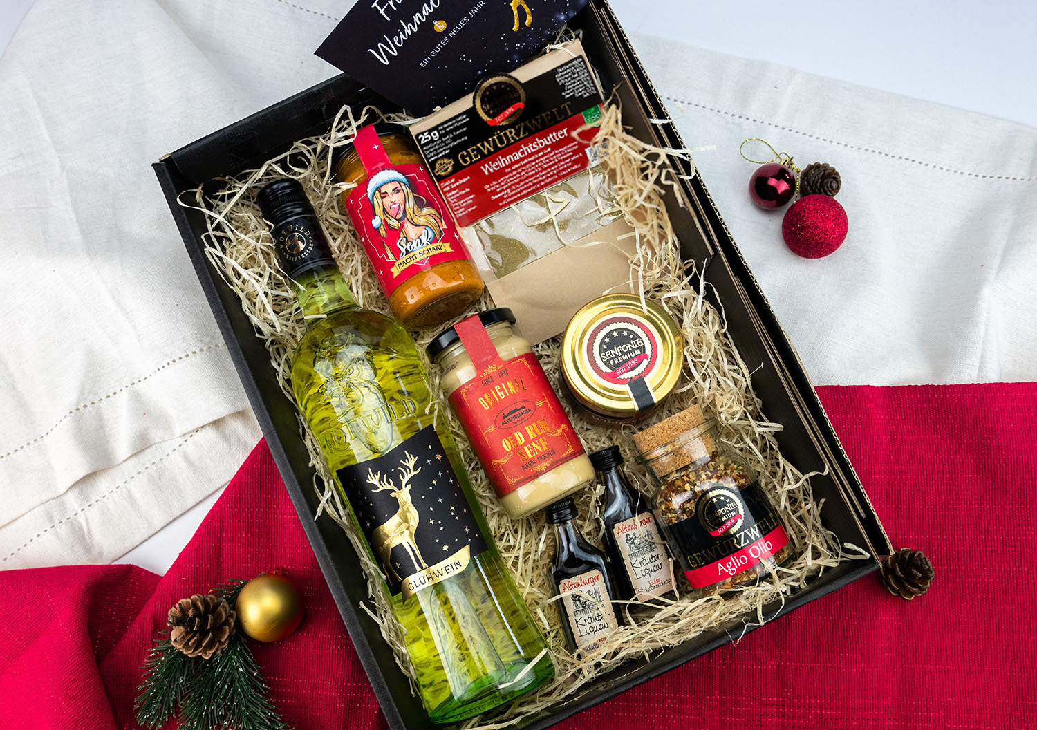 weihnachtsgeschenk mit gluehwein weihnachtsgeschenk mit gluehwein