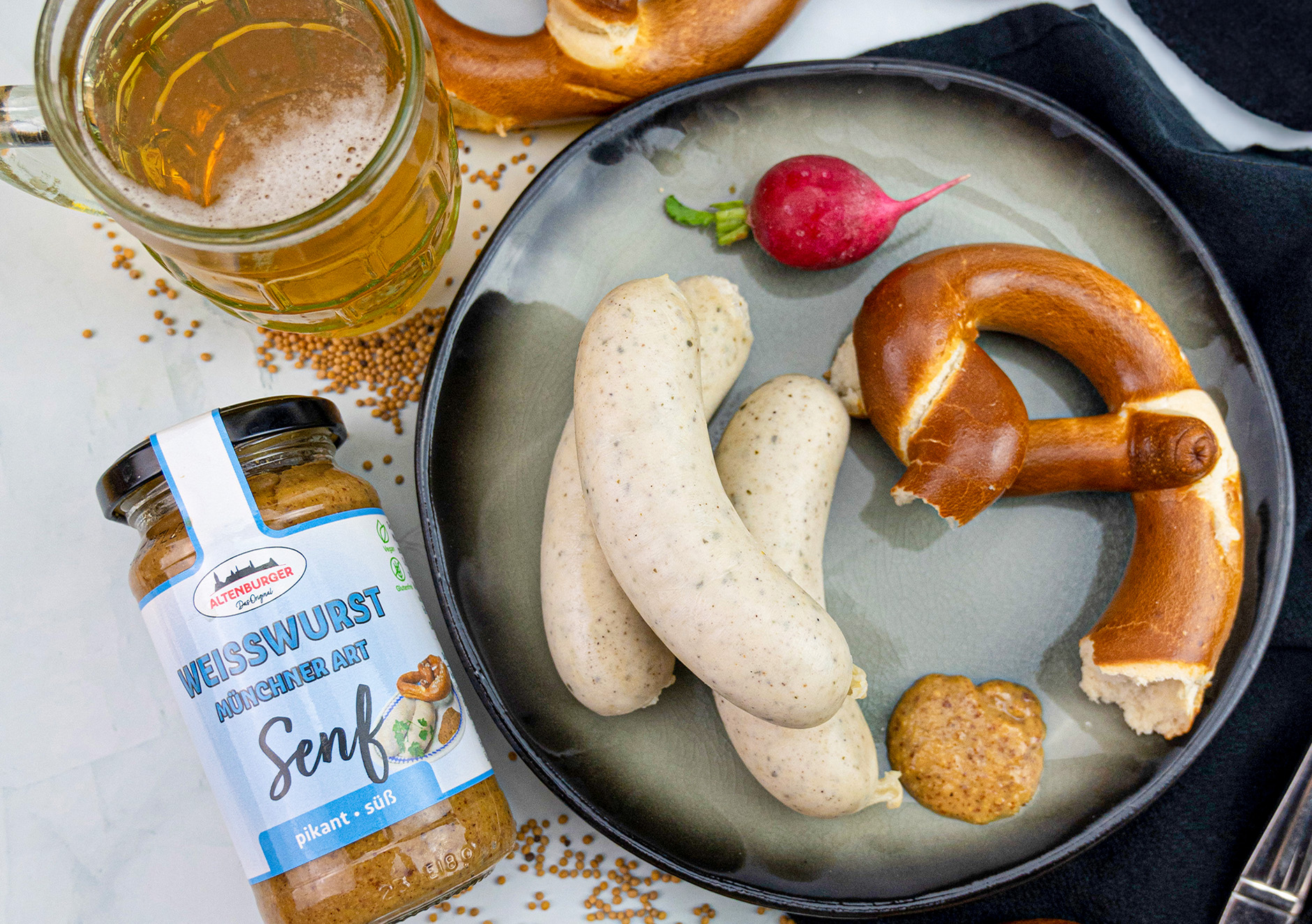 weisswurst senf mit weisswurst und brezel weissuwerst senf mit weisswurst und brezel
