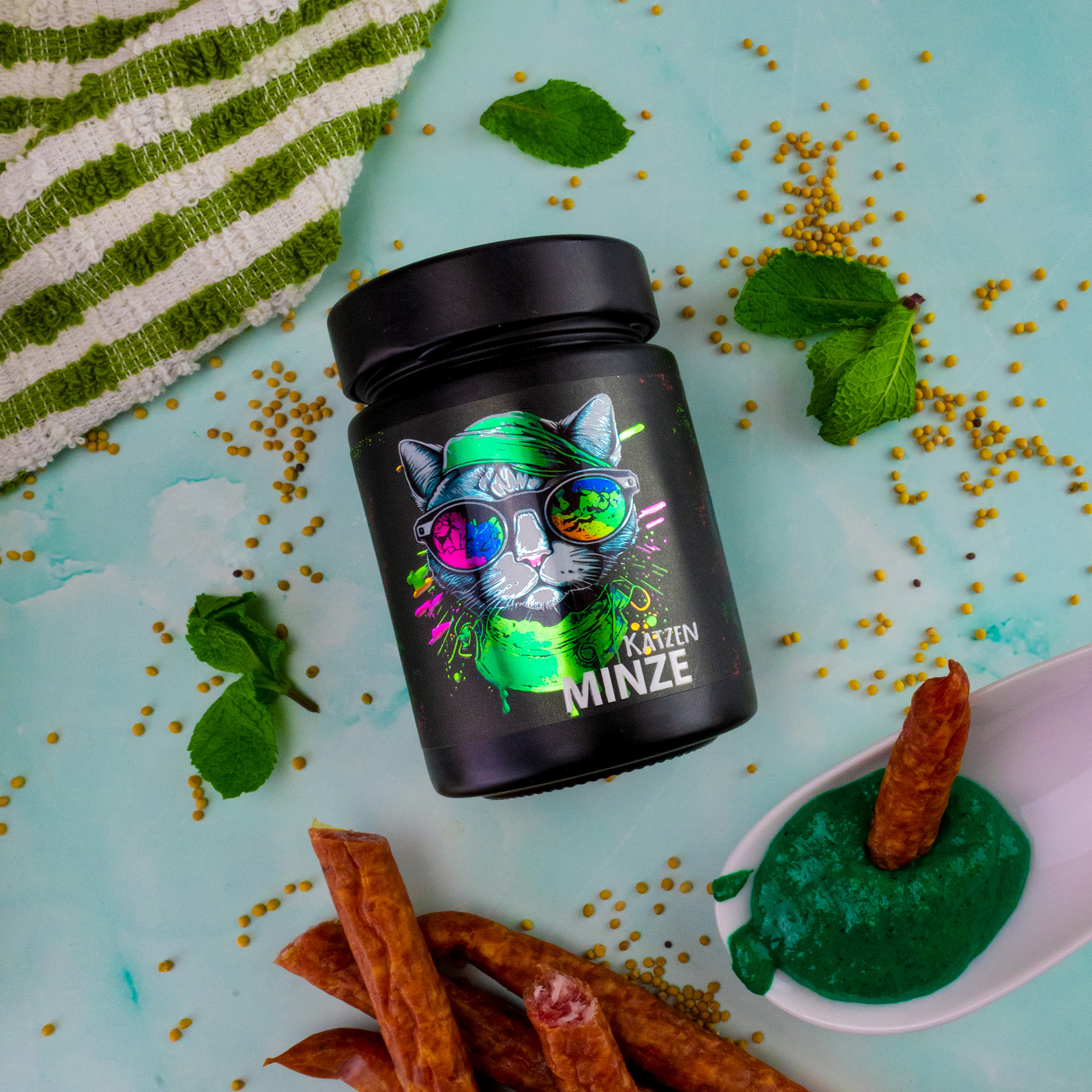 Freche Mietzekatze mit Pfefferminzslikör