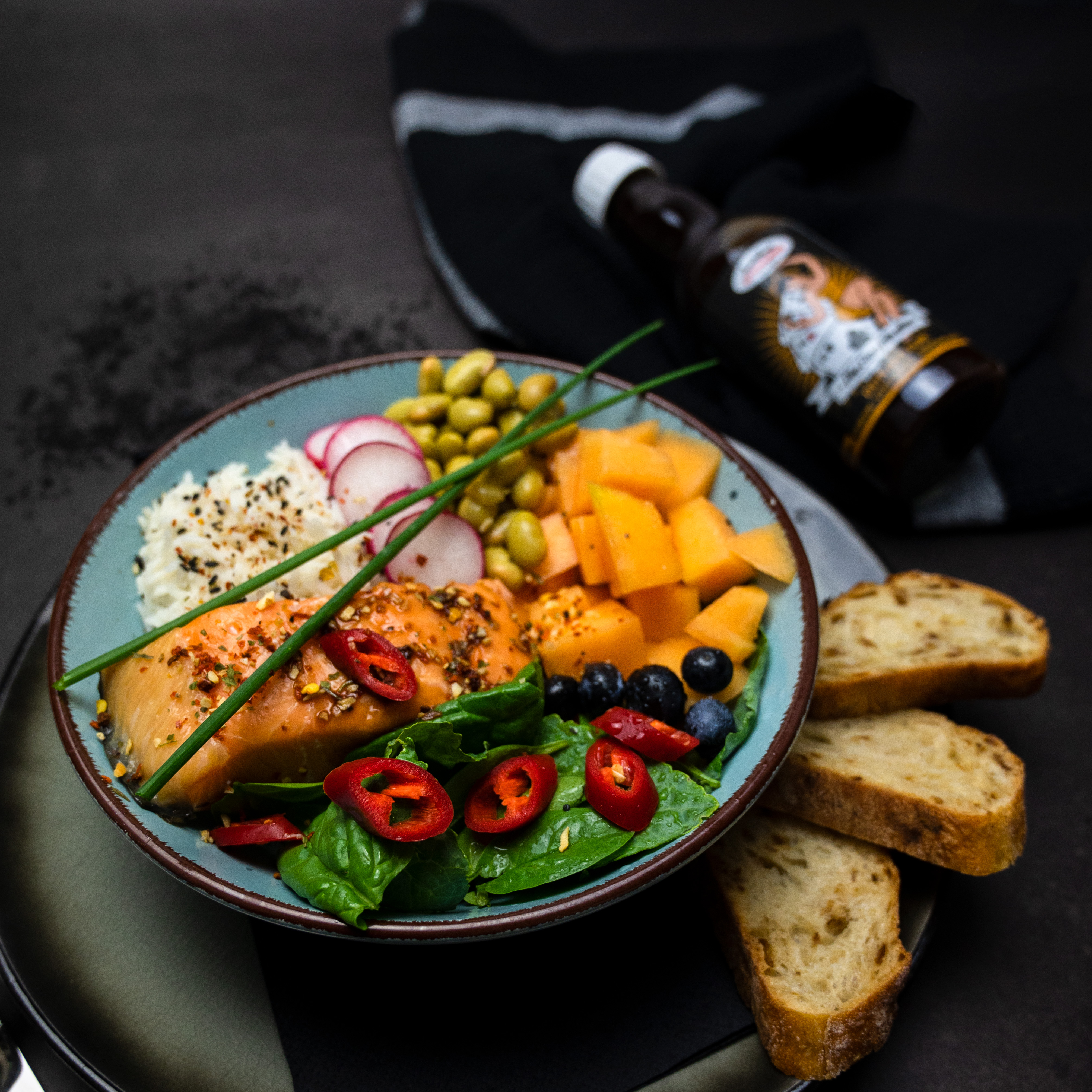 Salatbowl mit Würzsauce "Die Eine für Alles"
